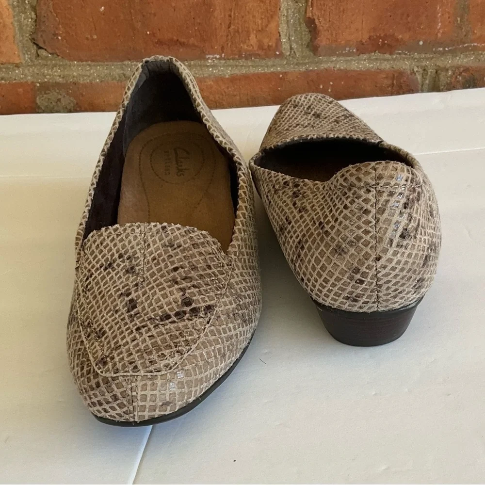 Clark’s Artisan Loafers Snakeskin Beige Brown 7M Flat Shoes